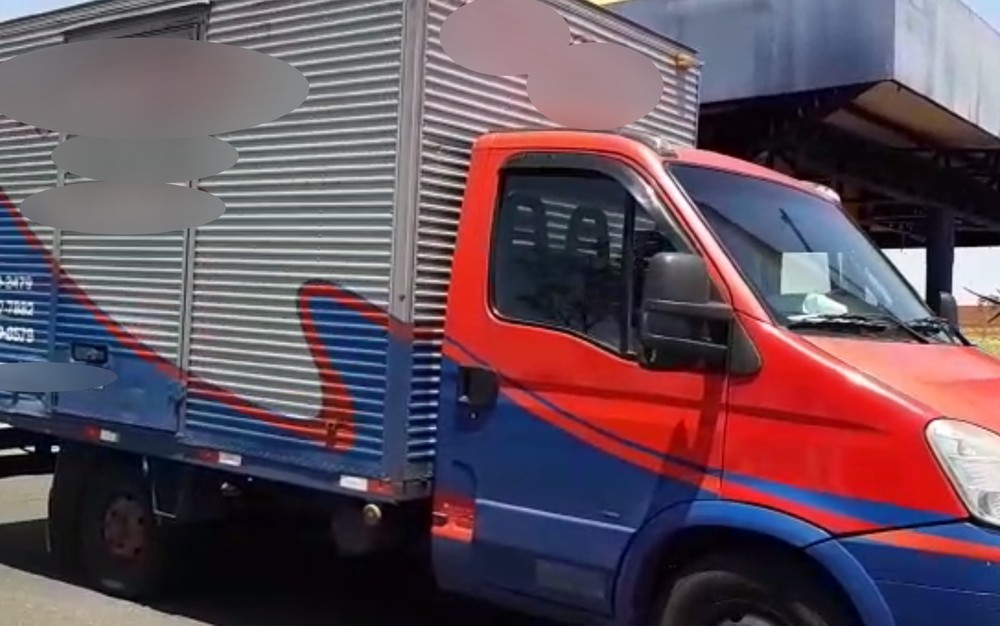 Caminhão é apreendido na BR-153 com quase R$ 3 milhões em multas