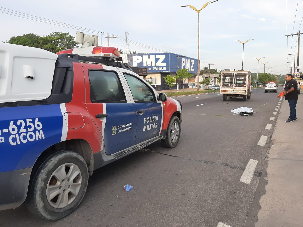 Jovem morre ao ser atropelado na frente de posto de combustíveis em Manaus