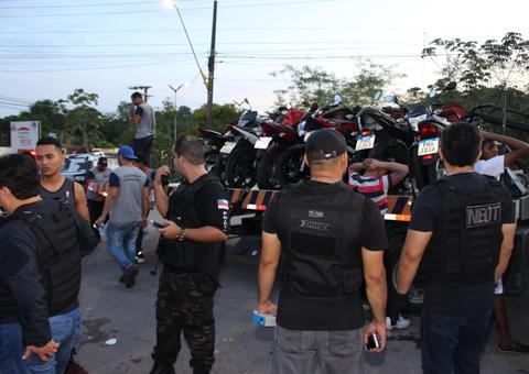 Infiltrados, policiais desmantelam super 'racha' e prendem 27 pessoas em Manaus