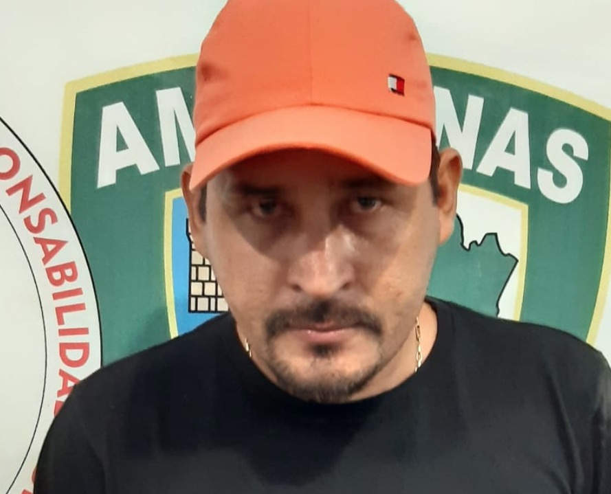 Filho de ex-prefeito é preso ao ser flagrado atirando no meio da rua no Amazonas