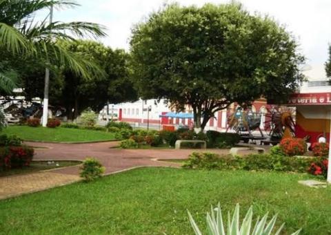 Homens são executados a tiros na frente de populares em praça pública no Amazonas