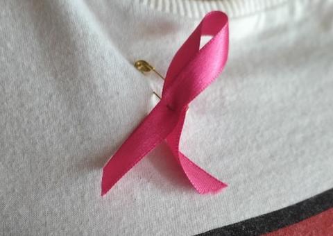 Mulheres na pré-menopausa também devem ter atenção ao câncer de mama