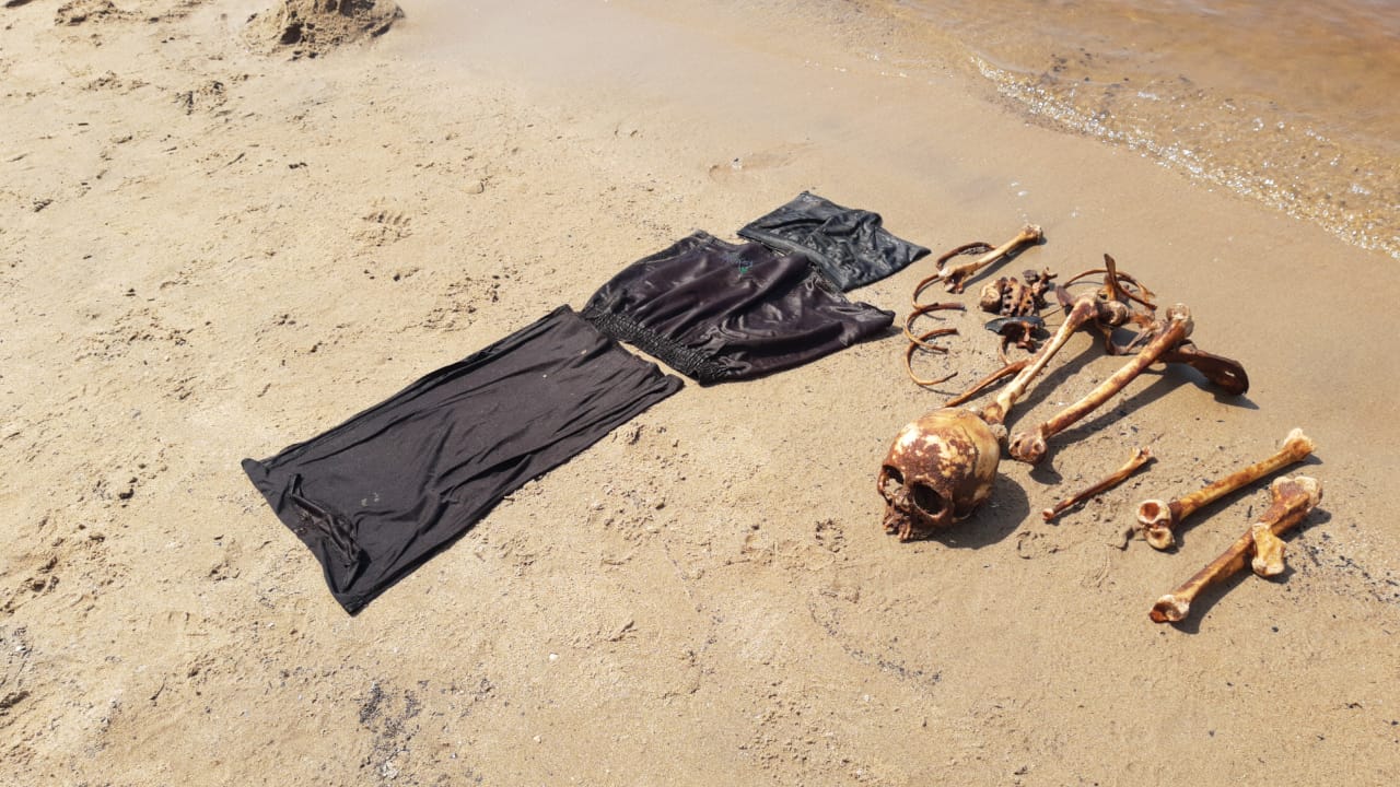 Em Manaus, ossada humana é encontrada na Praia da Ponta Negra