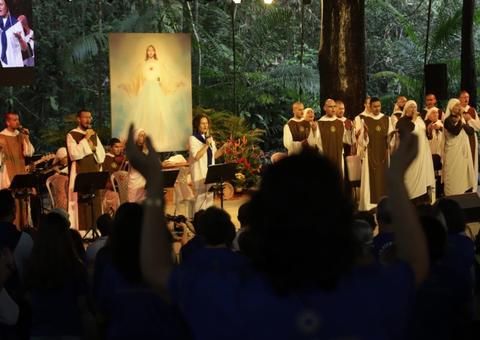 Maratona de oração reúne centenas de peregrinos em Manaus