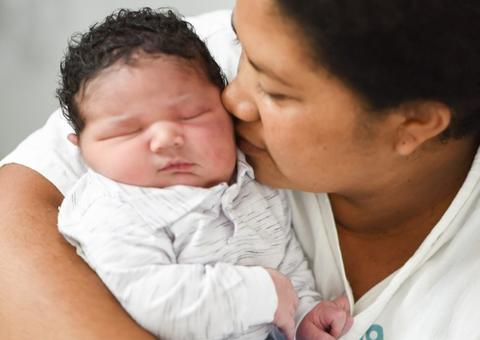 Bebê nasce com 5,5 kg e impressiona mãe: 'Não achei que fosse tão grande'