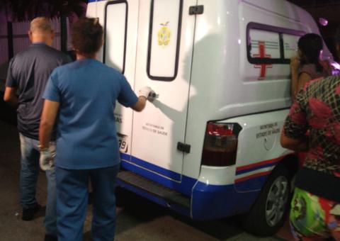 Suspeito de assalto aponta arma falsa para policiais e acaba sendo baleado em Manaus