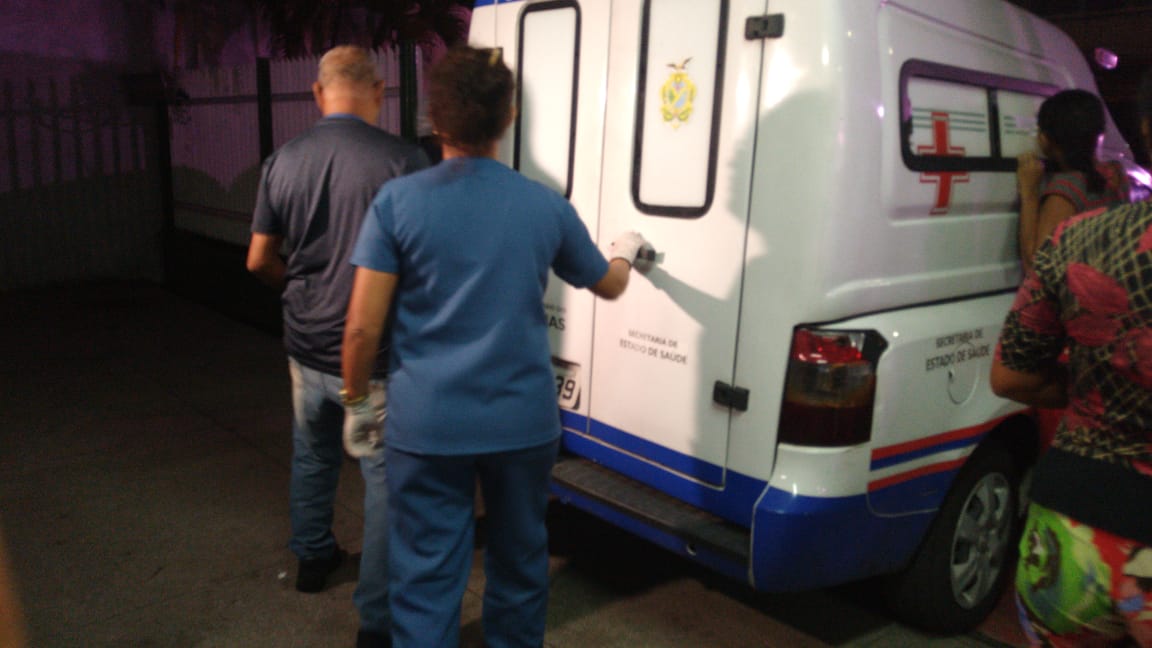 Suspeito de assalto aponta arma falsa para policiais e acaba sendo baleado em Manaus