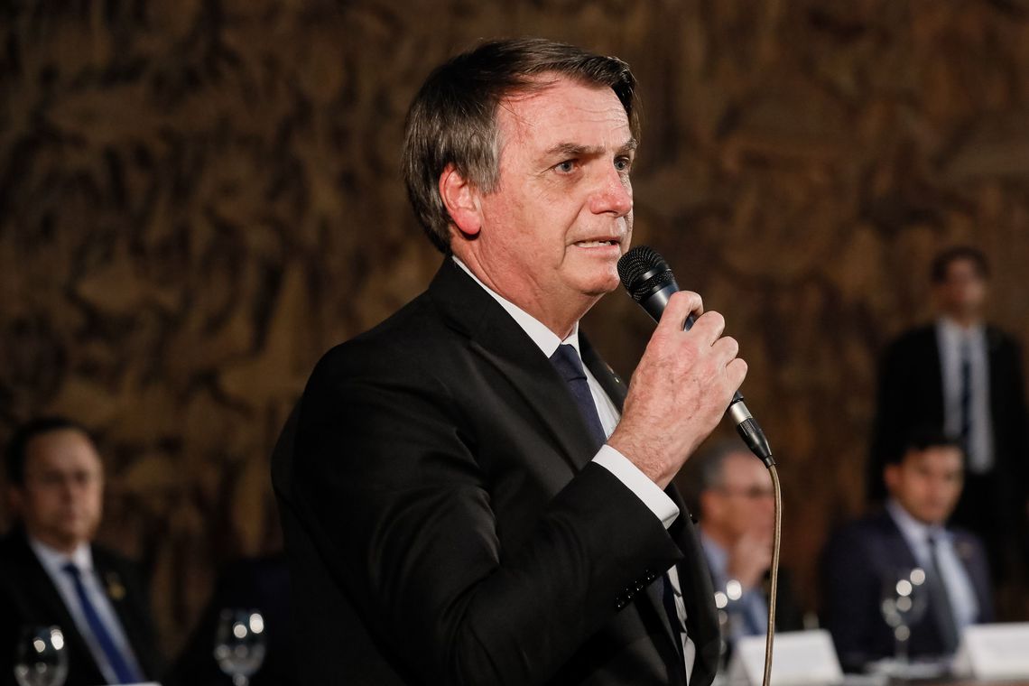 Bolsonaro diz que nova lei amplia acesso à internet para população