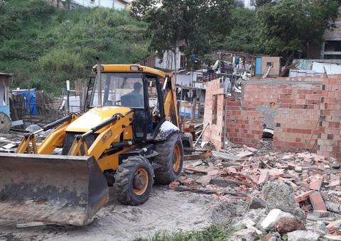 Reintegração de posse deixa mais de 40 famílias desabrigadas em Manaus