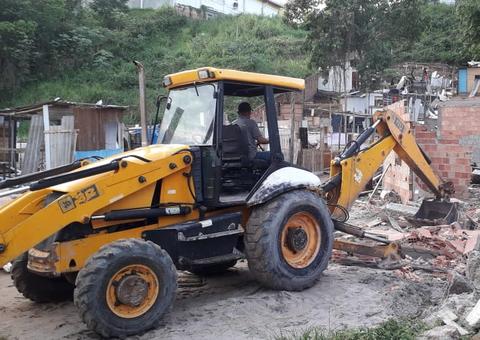 Polícias fazem reintegração de posse em terreno na zona Norte de Manaus