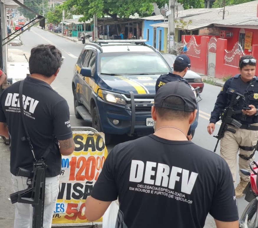 Quatro são presos e 200 celulares são apreendidos durante operação em Manaus