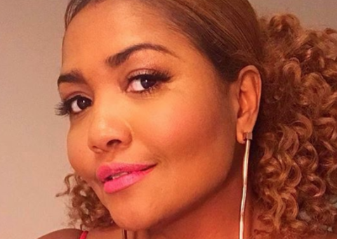 Gaby Amarantos exibe vaginas para divulgar nova música 