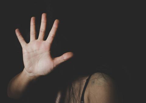 Menina assiste à palestra sobre violência sexual e denuncia seu pai