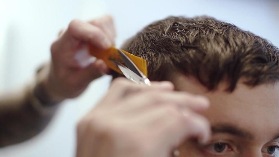 Homem confessa que matou amigo porque ele cortou seu cabelo sem permissão