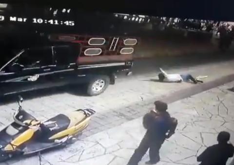 Prefeito é amarrado em veículo e arrastado por moradores irados com gestão