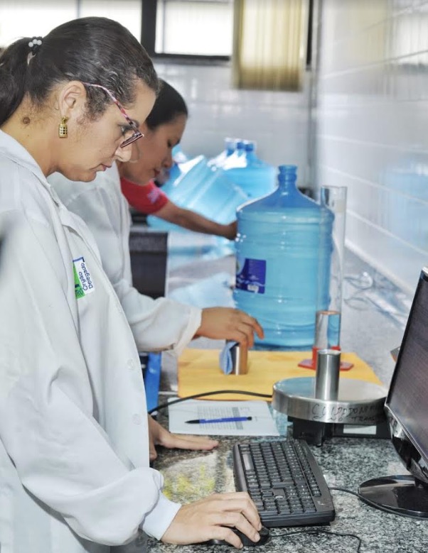 Empresa de água mineral é multada por irregularidade em Manaus