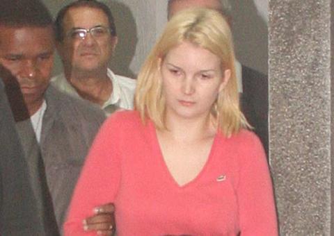 Elize Matsunaga tem 1ª 'saidinha' para feriado de 12 de outubro