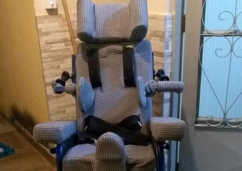 Ladrões roubam cadeira de rodas de garota com paralisia cerebral