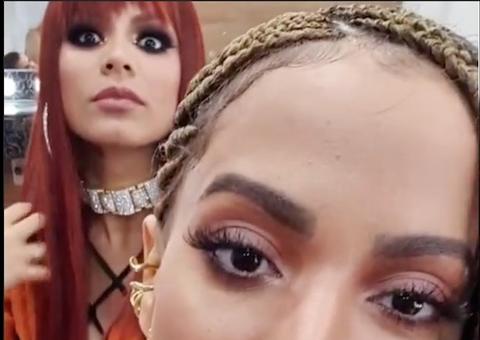 Pai de Anitta e mãe de Lexa quase se beijam em gravação