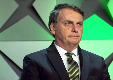 Bolsonaro diz ter 'quase certeza' que vazamento de óleo é criminoso
