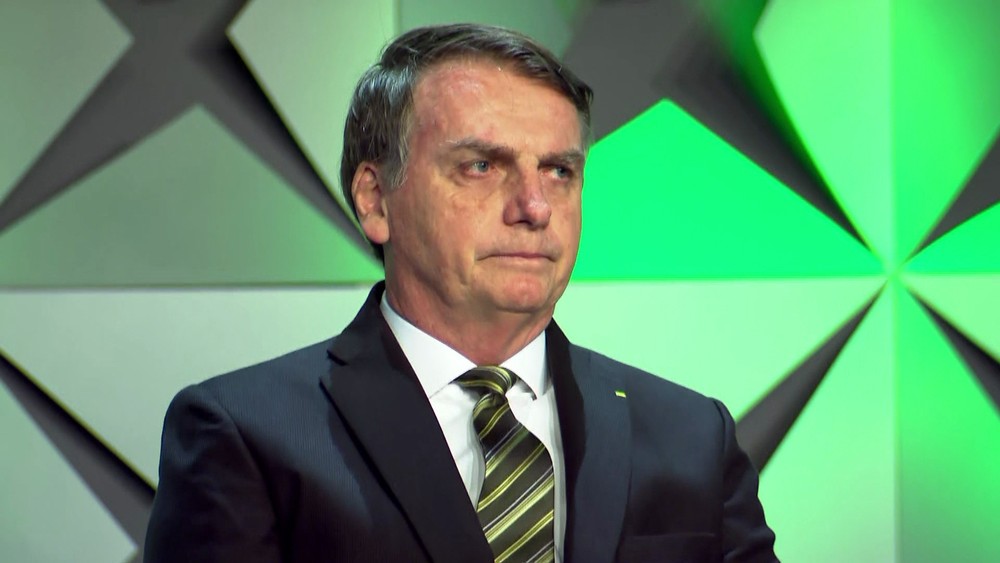 Bolsonaro diz ter 'quase certeza' que vazamento de óleo é criminoso