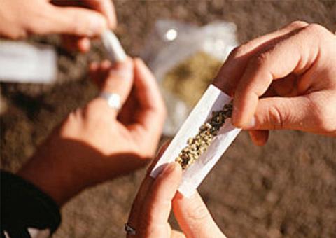 Durante julgamento, promotor pede que conste em ata que advogado é maconheiro