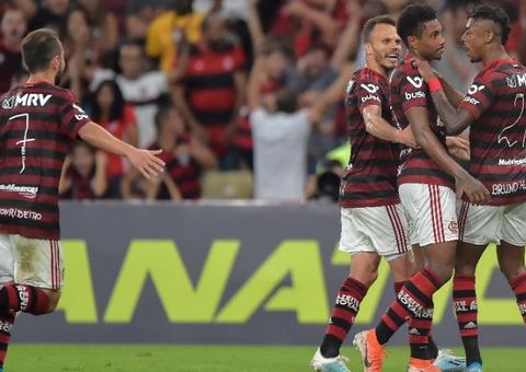 Flamengo vence Atlético Mineiro e amplia vantagem no Brasileiro
