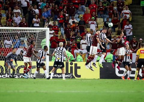 Flamengo vence Atlético Mineiro e amplia vantagem no Campeonato Brasileiro
