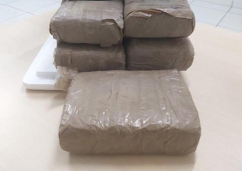 Polícia apreende 5kg de drogas em embarcação no Amazonas 