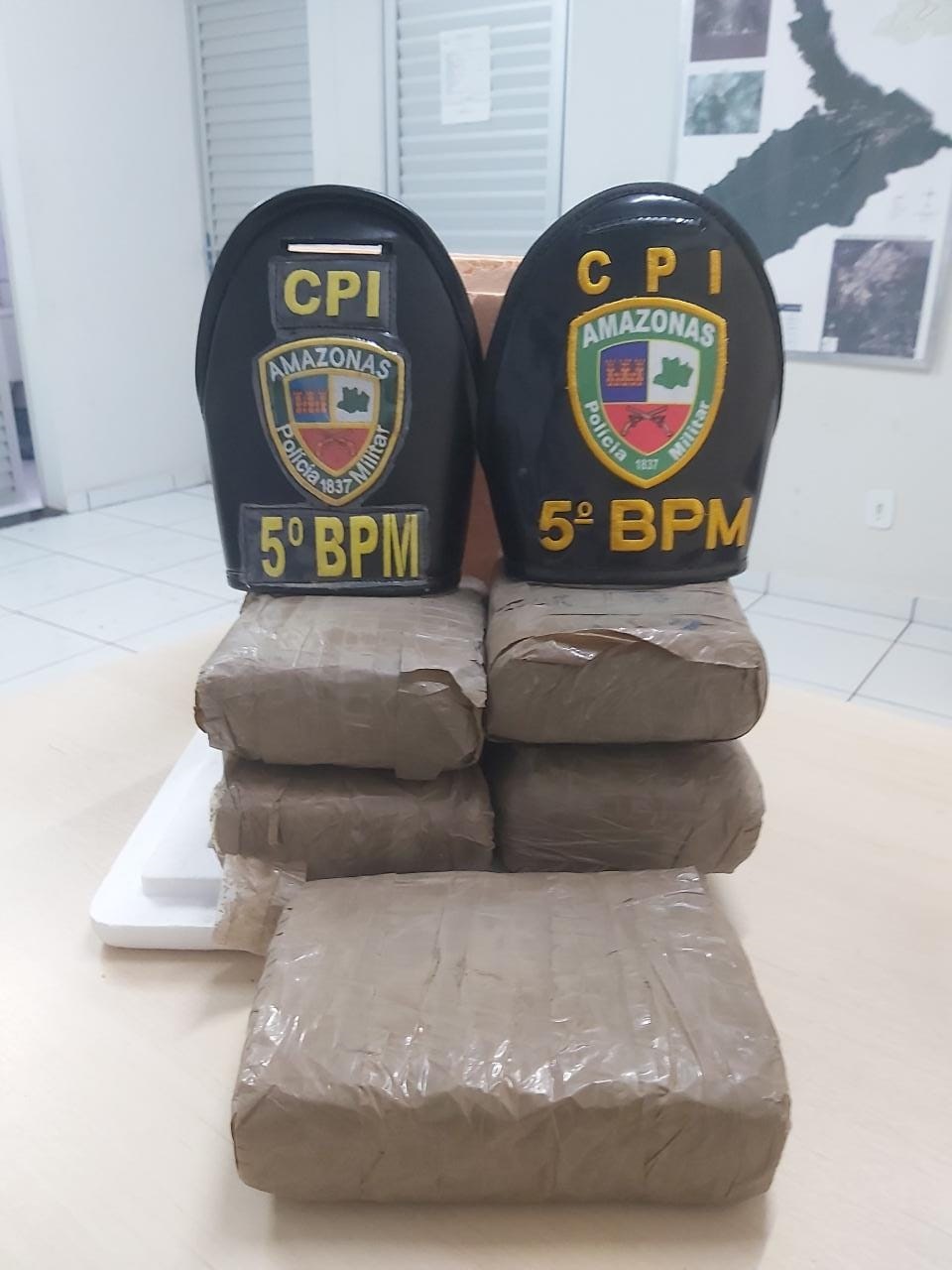 Polícia apreende 5kg de drogas em embarcação no Amazonas 