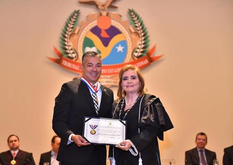 Josué Neto é homenageado pelo TCE Amazonas e recebe Colar de Contas