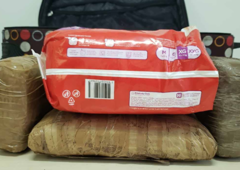 Homem é preso com 4 kg de drogas em embarcação no porto de Manaus