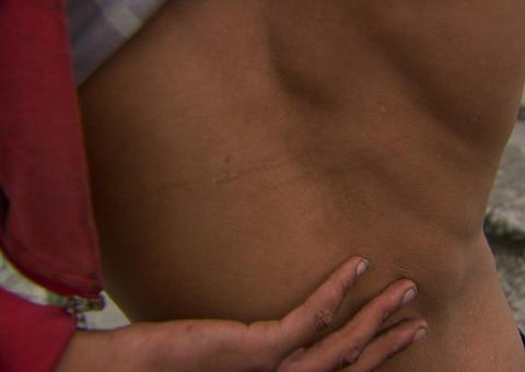 Jovem torturado em supermercado reconhece agressores em audiência