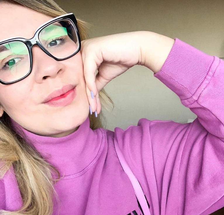 Grávida, Marília Mendonça é atacada por fã surtada em porta de hotel