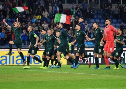 Itália supera a Grécia e se garante na Euro-2020; Espanha tropeça na Noruega