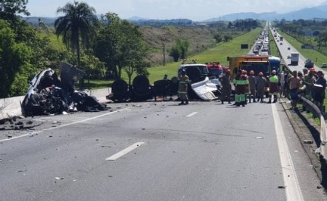 Na véspera de completar um mês de vida, bebê morre durante acidente em estrada