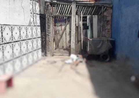 Jovem é arrastado por rua e espancado até a morte por traficantes em Manaus