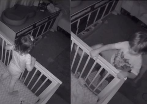Menina “foge" de berço para dormir ao lado do irmão e vídeo viraliza 