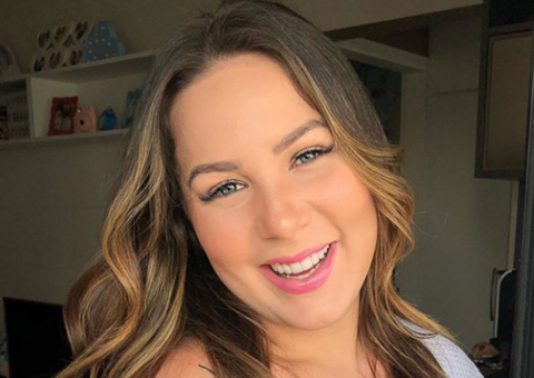 EX-BBB Maria Claudia confunde capa de mala com peça de roupa e é zoada; Entenda