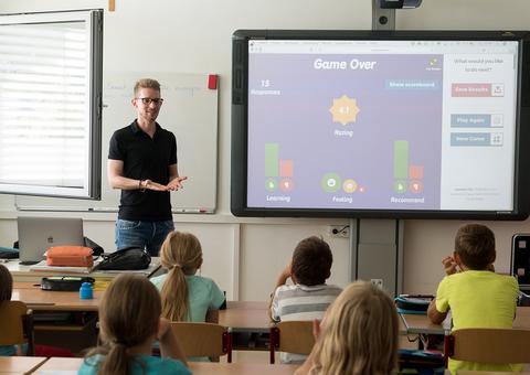 Senadores estudam possibilidade de piso salarial de professor aumentar para R$ 3,5 mil