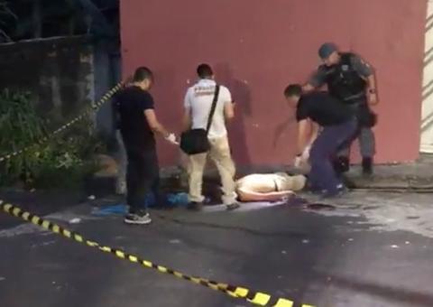Homem é executado com tiros na cabeça em frente a própria casa em Manaus