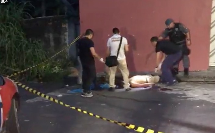 Homem é executado com tiros na cabeça em frente a própria casa em Manaus