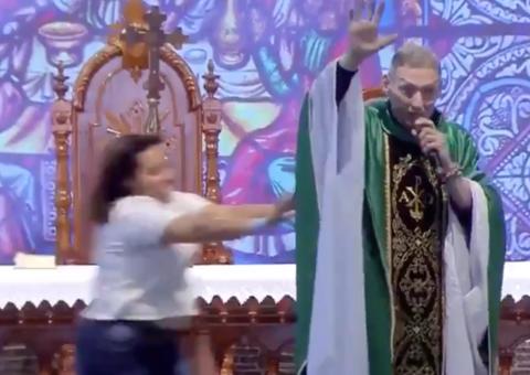 Padre Marcelo Rossi lança música inspirada em empurrão durante missa 