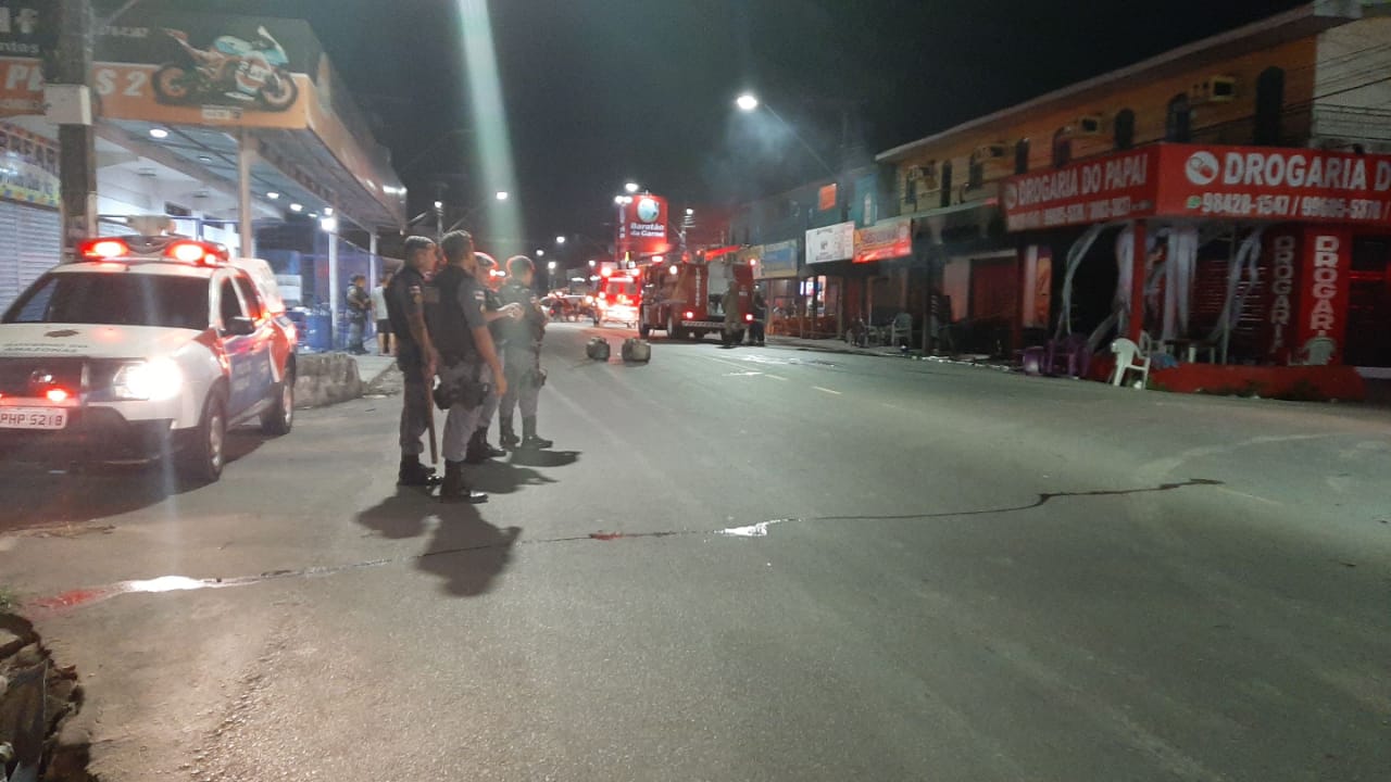 Em Manaus, incêndio em lanchonete deixa vítimas e perda total no imóvel