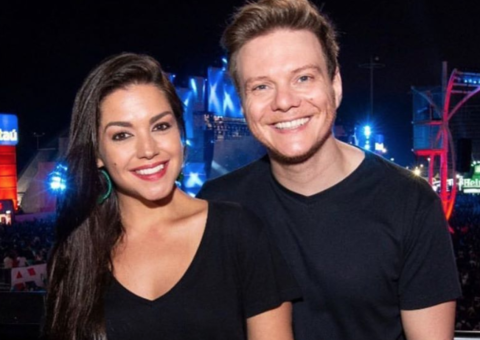 Michel Teló e Thais Fersoza comemoram cinco anos de casados com viagem misteriosa
