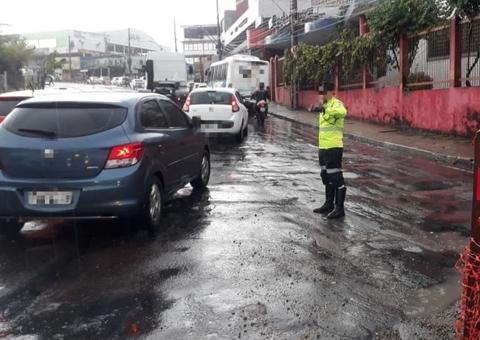 Chuva causa congestionamentos gigantes em avenidas de Manaus