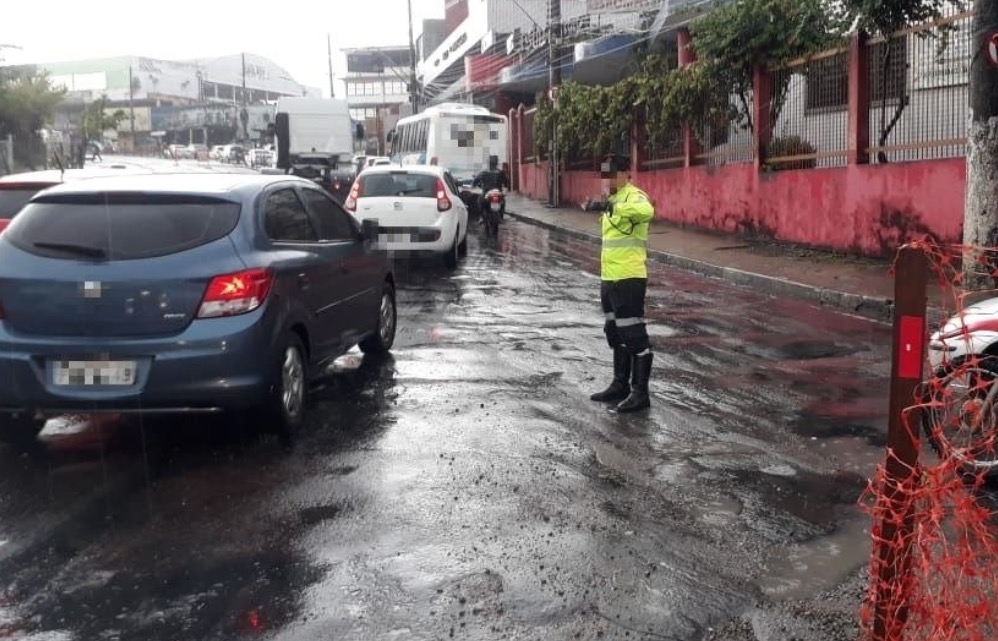 Chuva causa congestionamentos gigantes em avenidas de Manaus