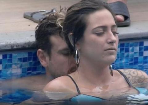 A Fazenda: Sem camisinha, Tati Dias e Guilherme transam em todos os cômodos e sujam tudo