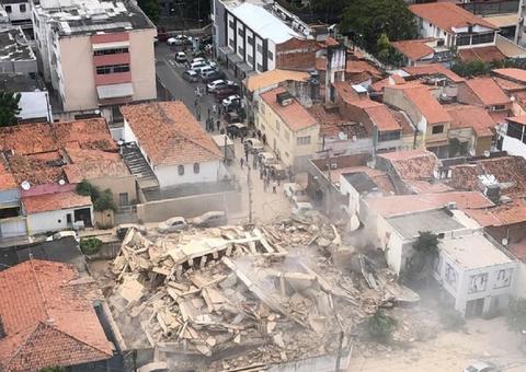 Vídeos mostram desespero após prédio de 7 andares desabar em Fortaleza