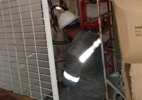 Empresário é preso suspeito de fazer gato de energia em comércio em Manaus